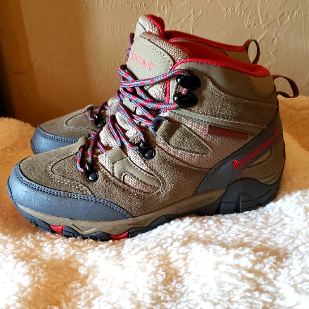 NEW Bearpaw hiking boots.